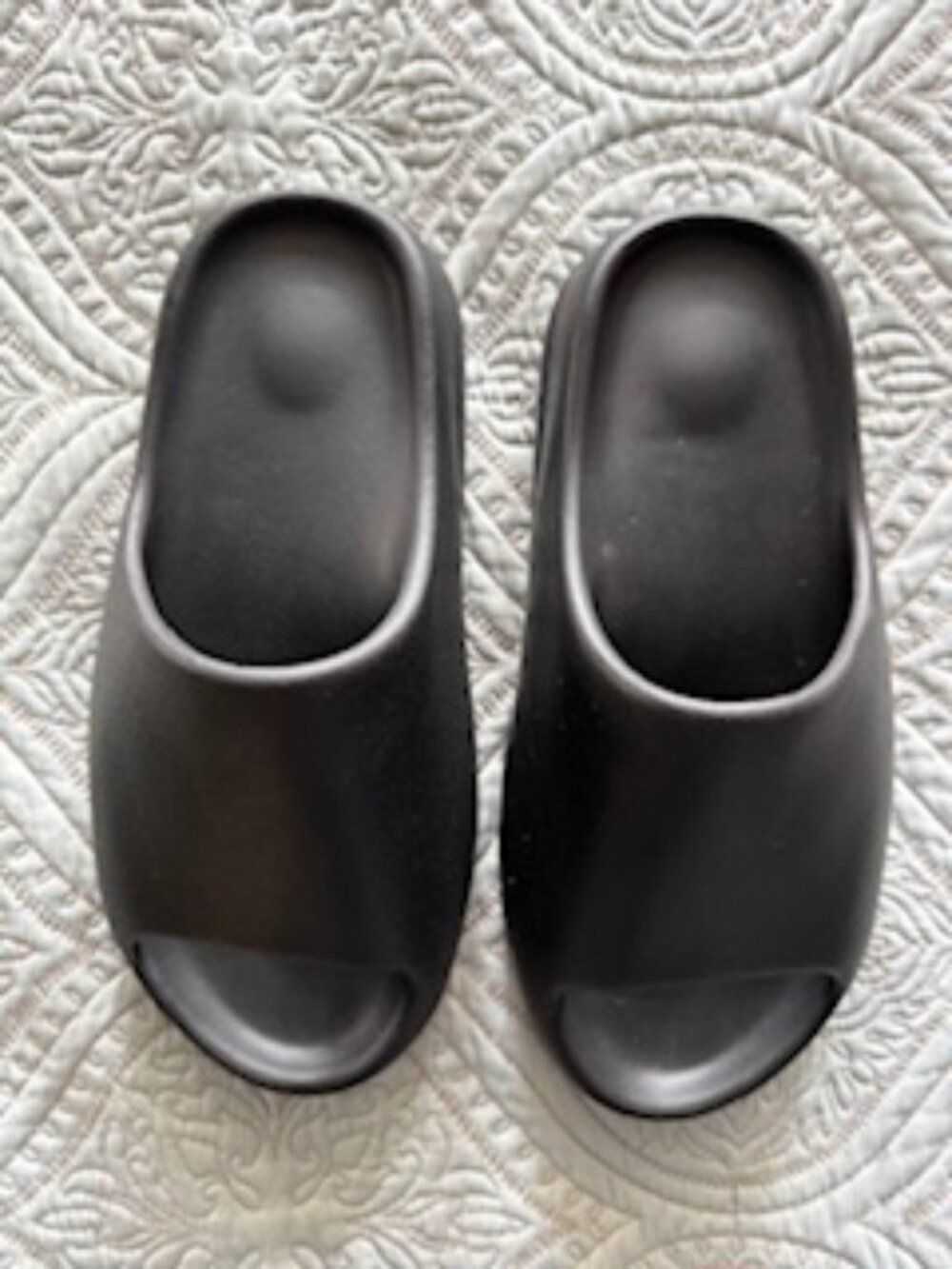 Yeezy sandals size 8 in black